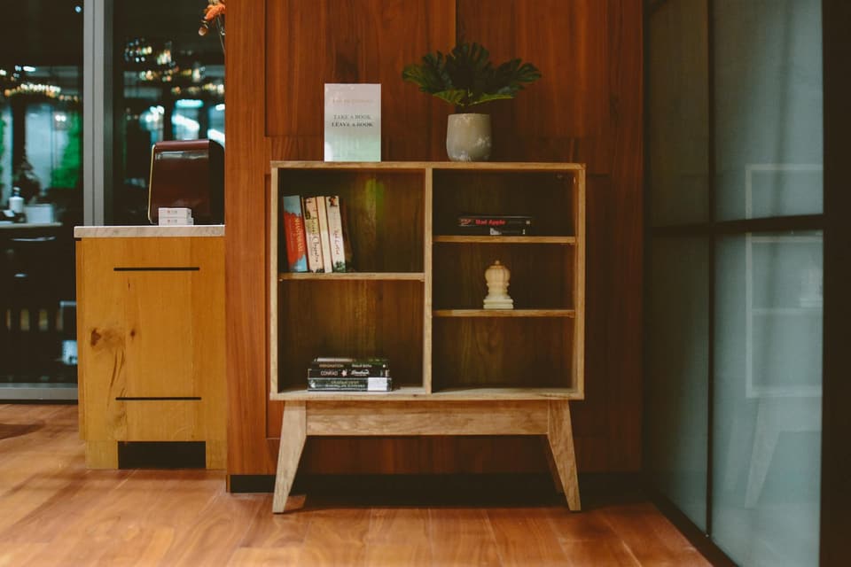 Simple Bookshelf