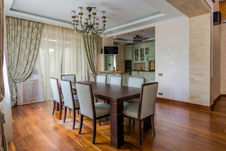 Cafe-Style Dining Table