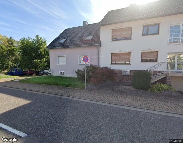 Einfamilienhaus, unbebautes Grundstück