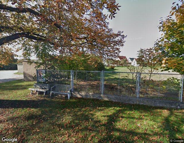 Einfamilienhaus, Nebengelass und Gartenanteil
