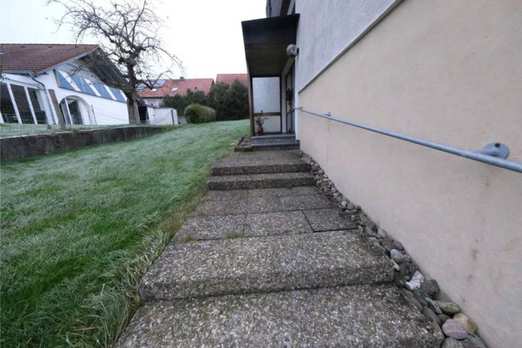 Zweifamilienhaus, Garage in Biberacher Straße 9, 88524 Uttenweiler - Bild 2