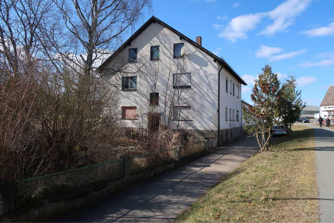 Mehrfamilienhaus in Weidener Straße 27, 92685 Floß - Bild 3