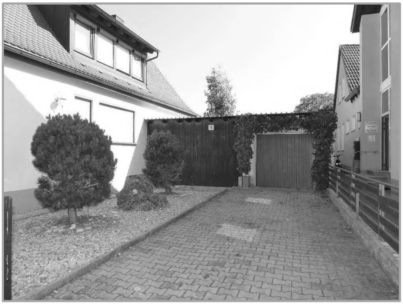 Garage, Wohnhaus in Konrad-Adenauer-Straße 16, 90542 Eckental - Bild 5