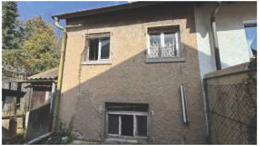 Doppelhaushälfte und Nebengebäude in Wagnergäßchen 5, 97204 Höchberg