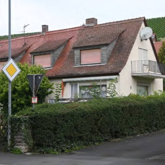 Doppelhaushälfte in Ochsenfurter Straße 30, 97252 Frickenhausen