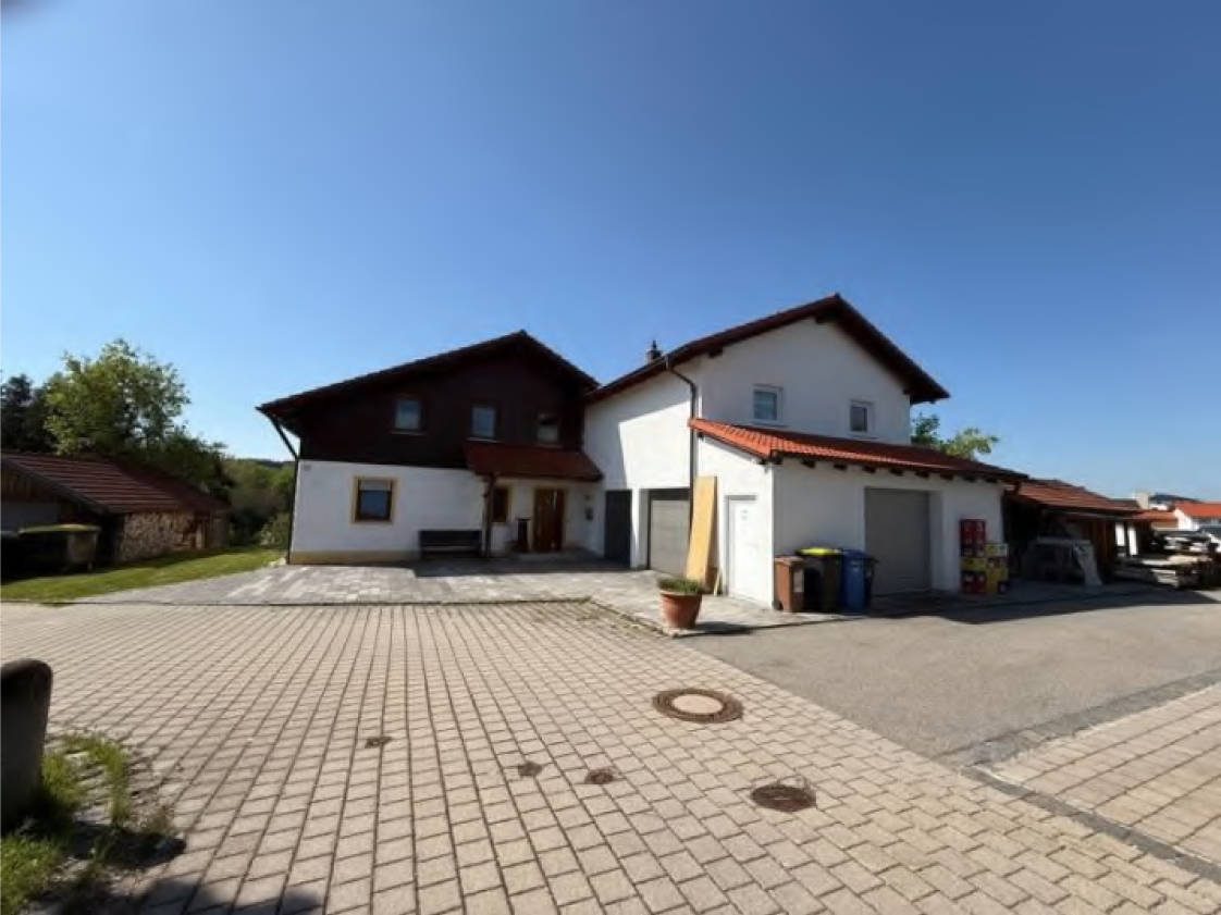 Zweifamilienhaus, Garage in Am Dornlandl 5, 84371 Triftern