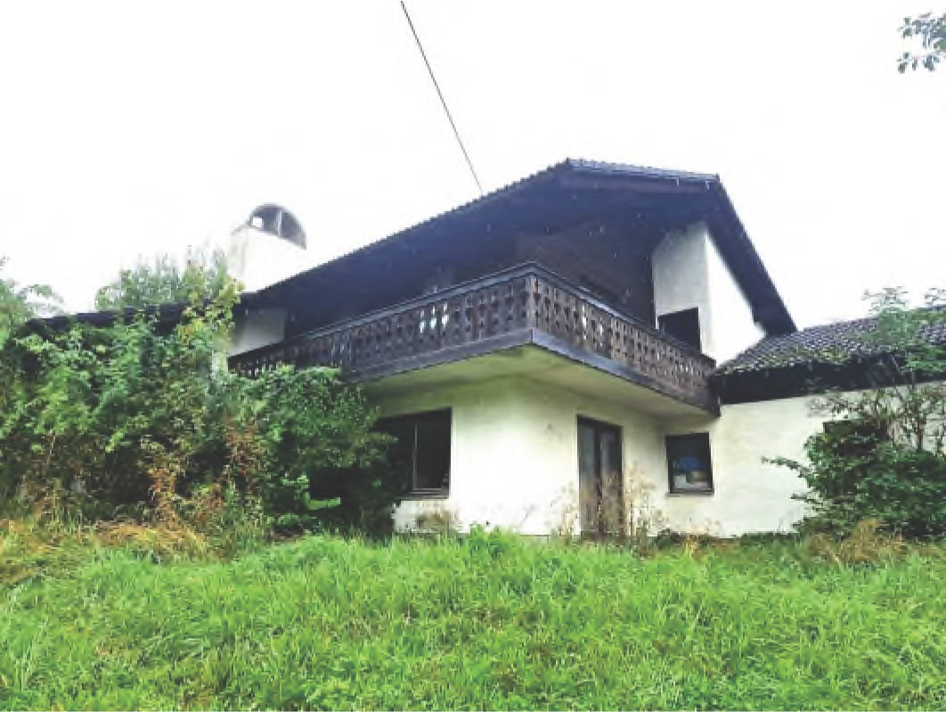 baufälliges Gebäudeensemble und Wiese in Almstraße 1,3, 82467 Isen, Burgrain - Bild 3