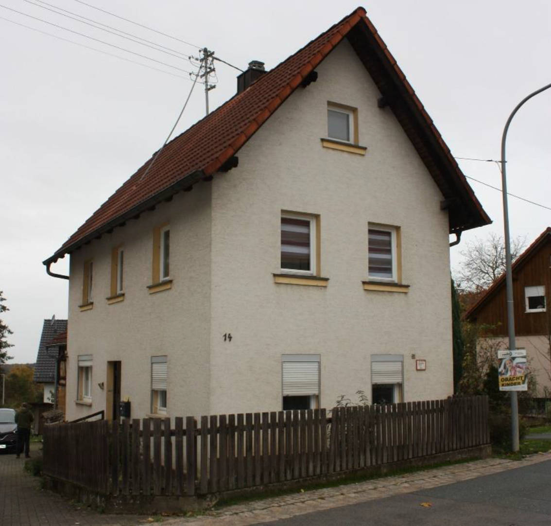 Einfamilienhaus in Teuchatzer Str.  14, 96129 Strullendorf, Zeegendorf