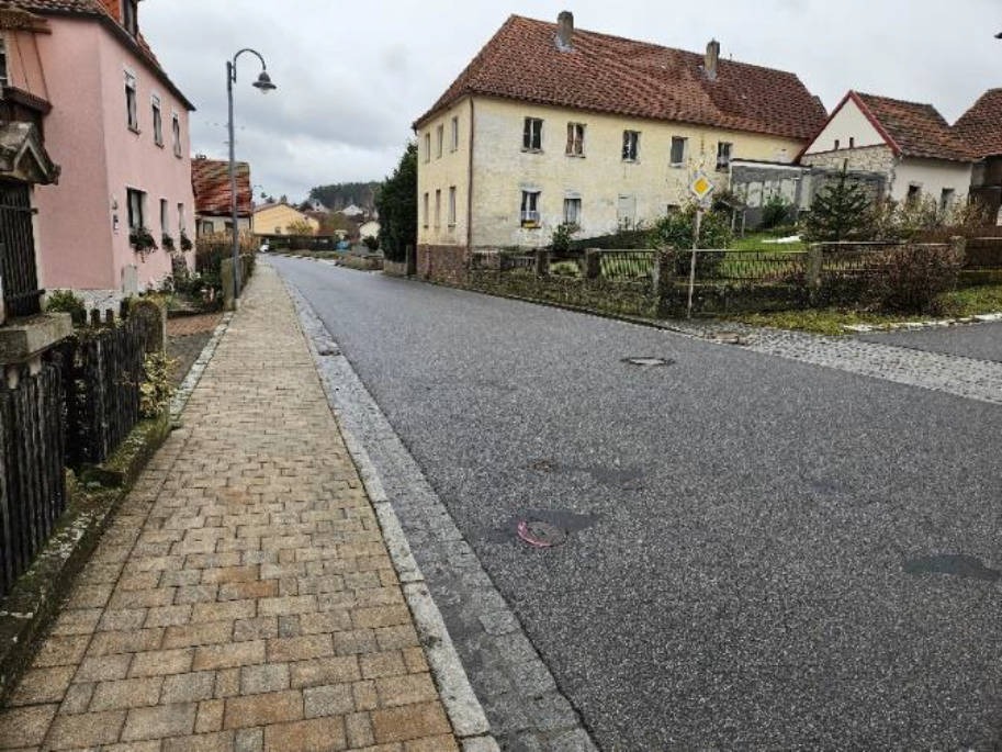 Wohnhaus und Nebengebäude in Conrad-Vetter-Straße 30, 00000 Trossenfurt - Bild 2