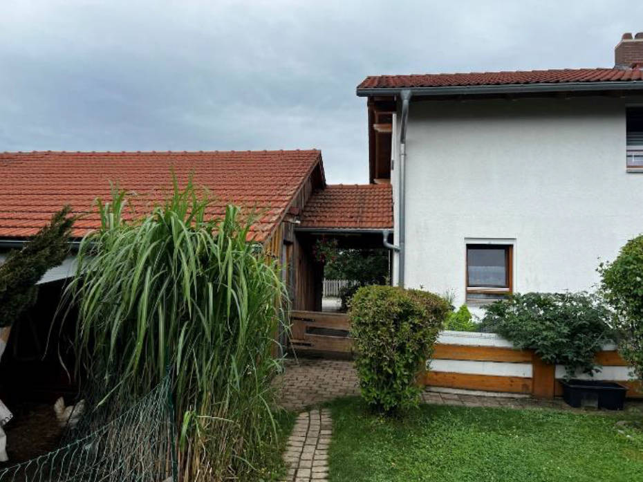 Einfamilienhaus mit Garagen in Pfaffl-Wiesn  3, 83365 Nußdorf - Bild 3