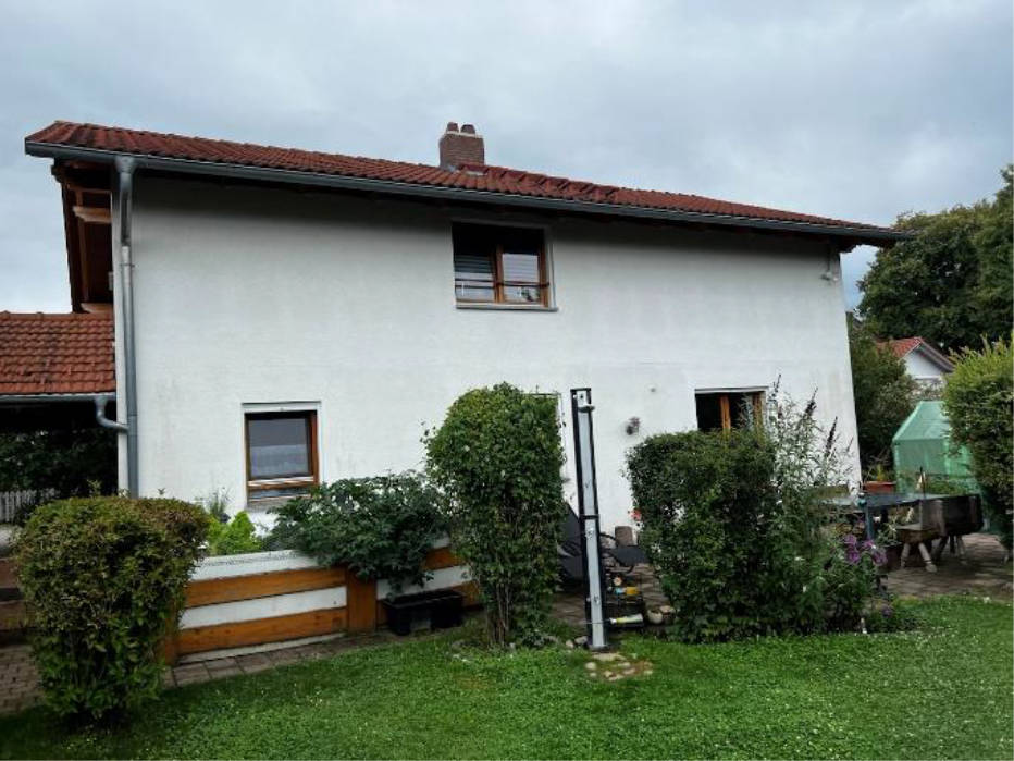 Einfamilienhaus mit Garagen in Pfaffl-Wiesn  3, 83365 Nußdorf