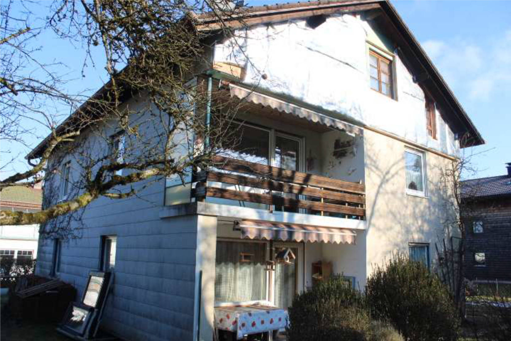 Dreifamilienhaus mit zwei Doppelgaragen in Irlbergstraße 9, 83278 Traunstein