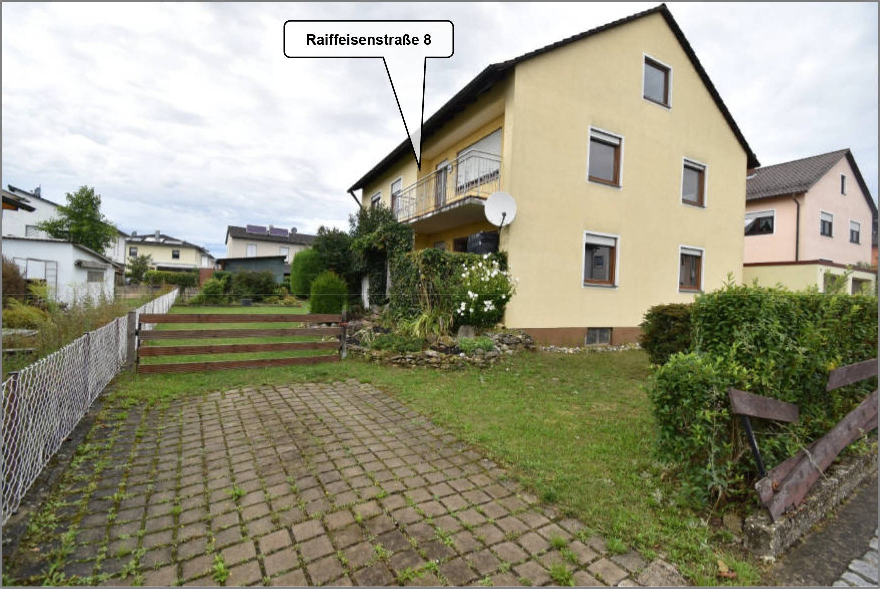 Zweifamilienhaus, Garage in Raiffeisenstraße  8, 92353 Postbauer-Heng - Bild 2