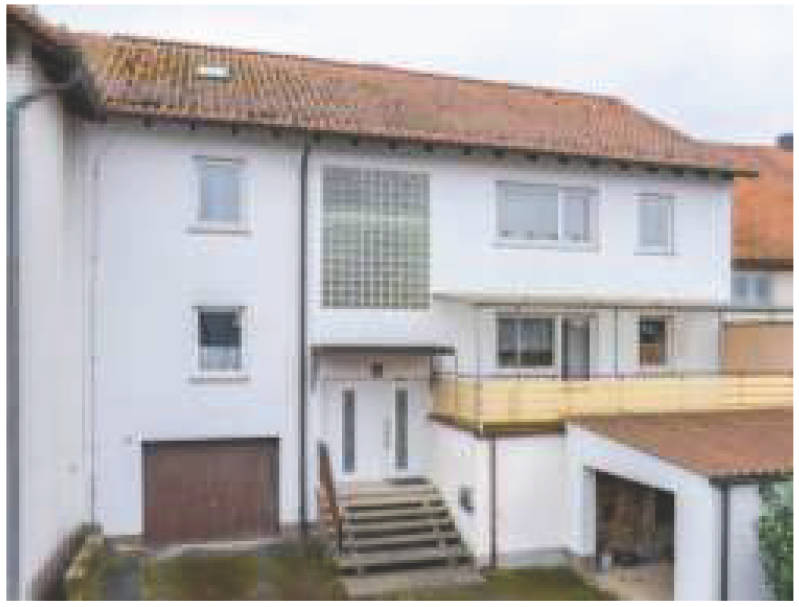 unterkellertes Wohnhaus mit Nebengebäude in Ludwigstraße  13, 97762 Gauaschach