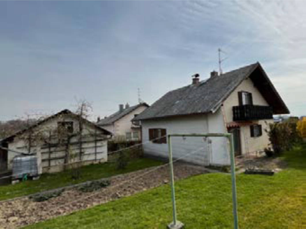 1/2 Miteigentumsanteil an Einfamilienhaus mit Nebengebäude in Max-Fraunberger-Straße 9, 94094 Rotthalmünster - Bild 2