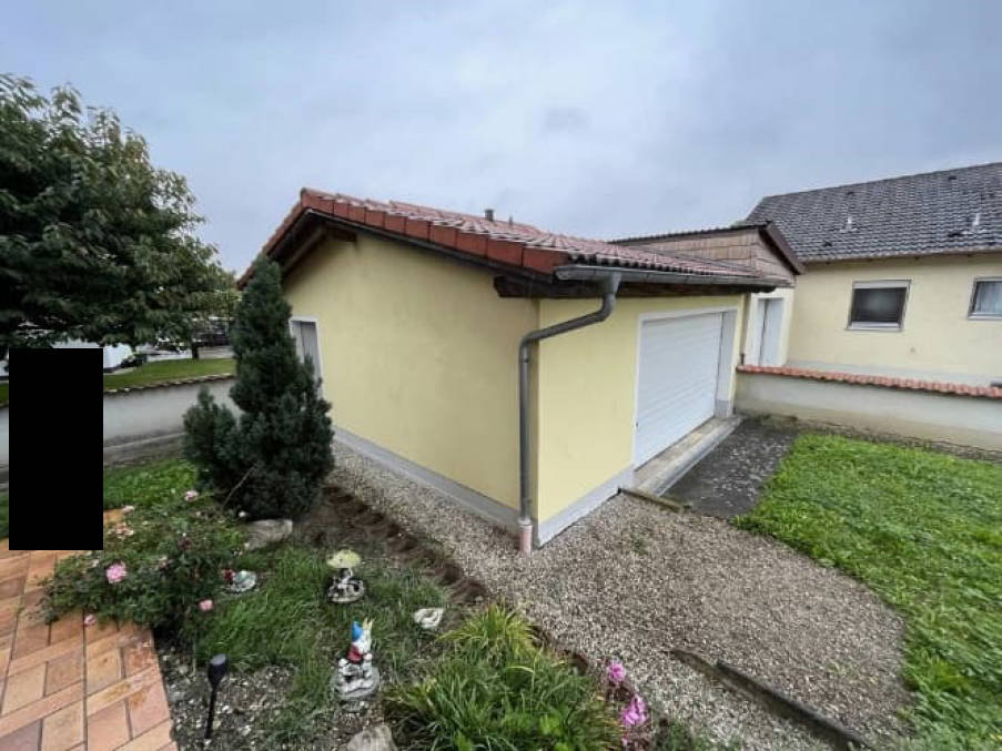 Zweifamilienhaus mit Doppelgarage und Nebengebäude in Eichbergring 33, 94094 Malching - Bild 3