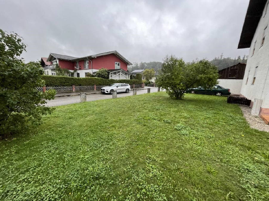 Zweifamilienhaus mit Doppelgarage und Nebengebäude in Eichbergring 33, 94094 Malching - Bild 2