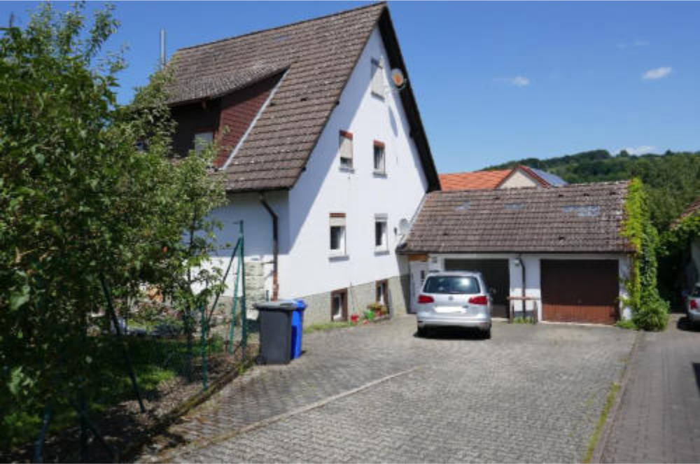 Zweifamilienhaus, Doppelgarage in Ring 15 und Pfarrgut, 63776 Mömbris - Bild 2