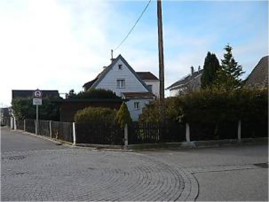 Zweifamilienhaus in Emmeringer Straße 8, 82140 Olching