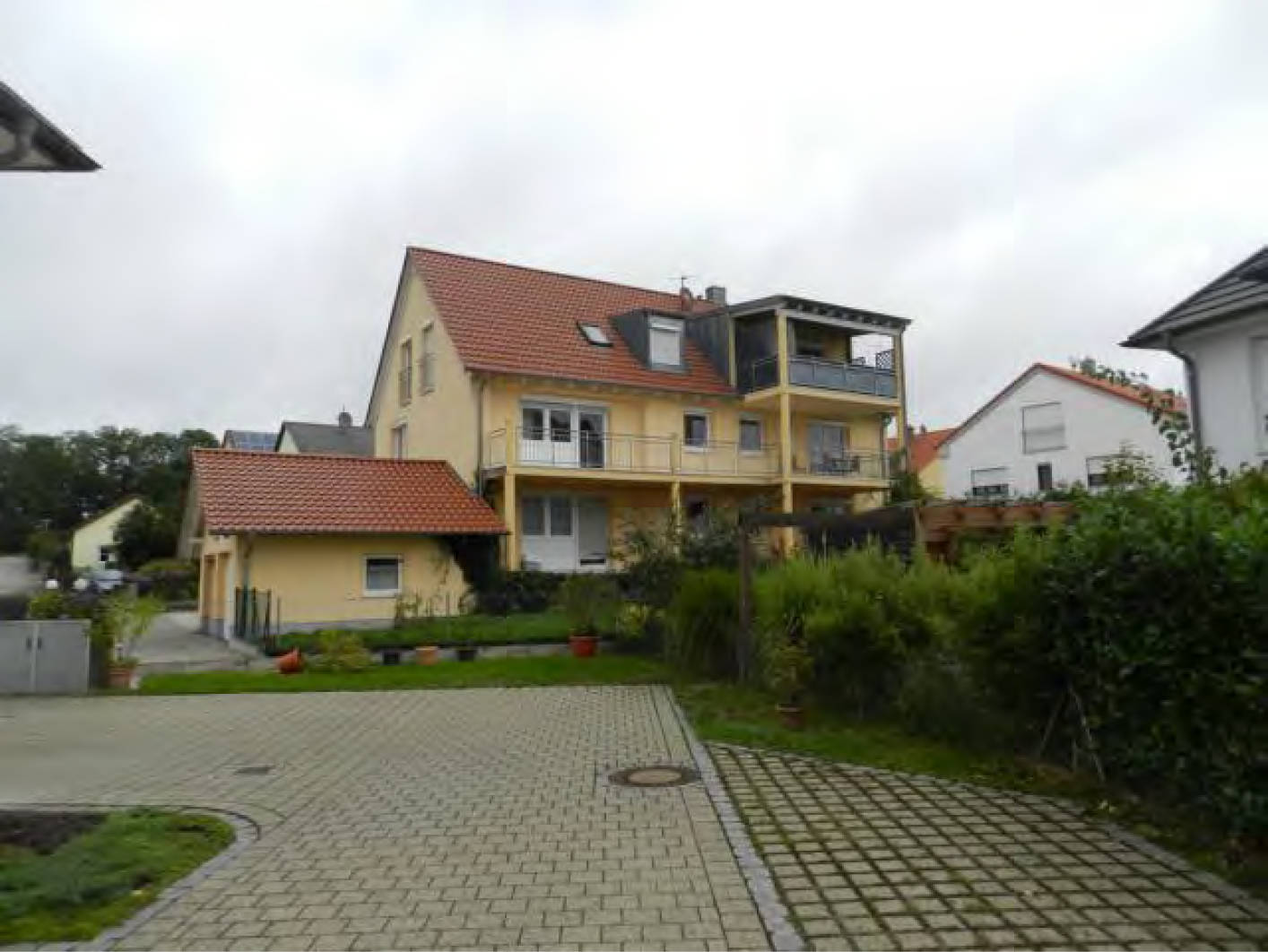 Mehrfamilienhaus, Garage in Kramerfeld 9, 85244 Röhrmoos