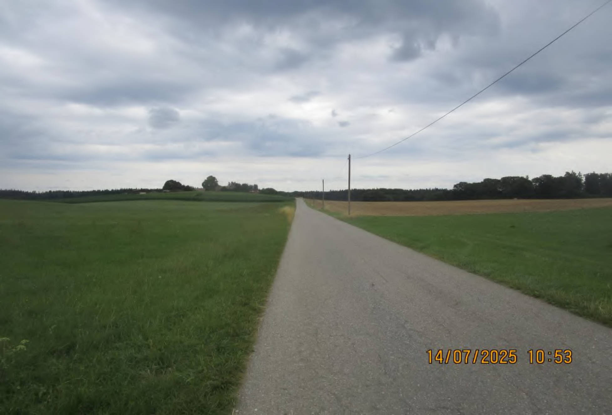 bayern 1540 K 0412/2024 an der Zufahrt zum Weiler Kaps, 85655 Helfendorf 10
