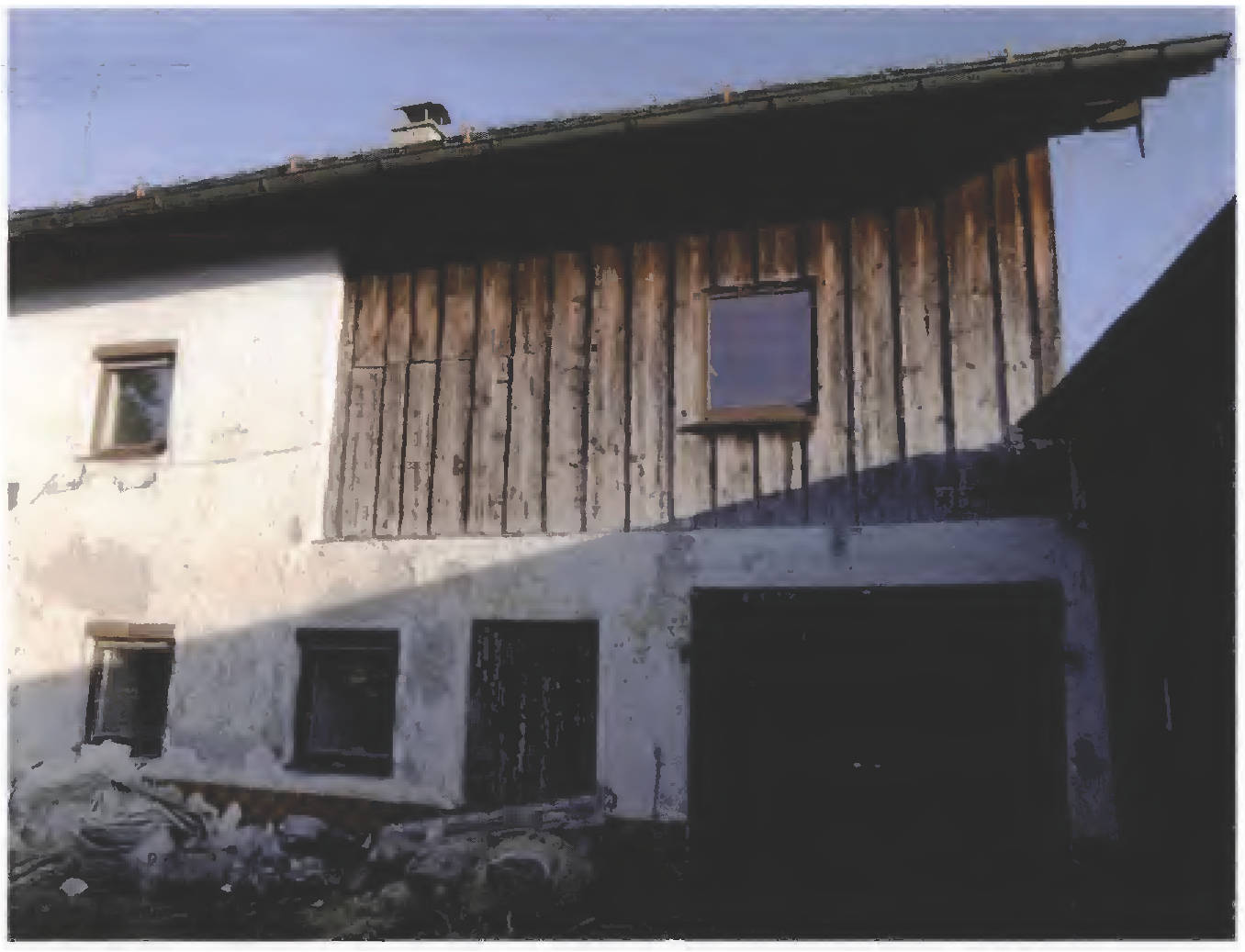 Wohnhaus mit Nebengebäuden in Trenbachstraße 8, 84478 Waldkraiburg, St. Erasmus - Bild 3