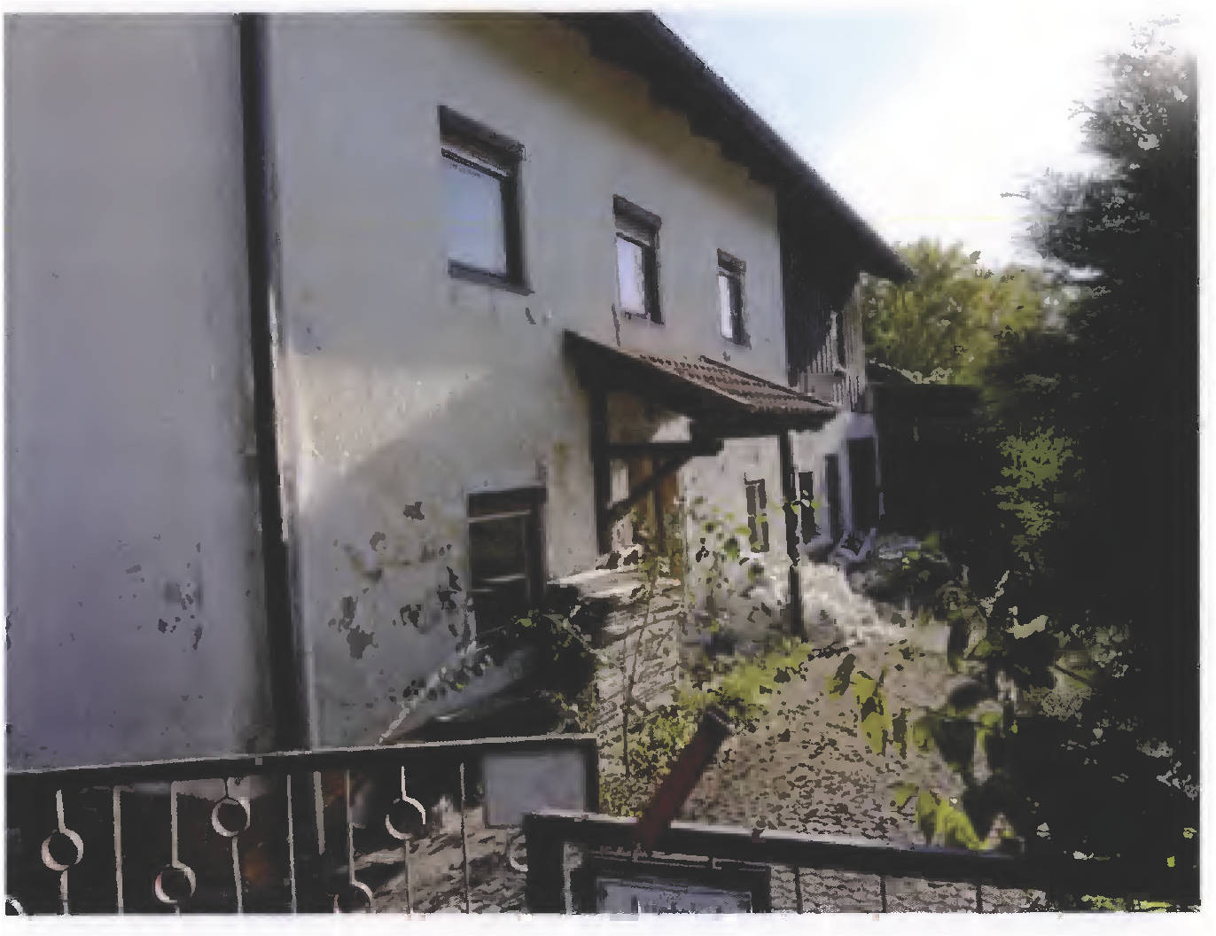 Wohnhaus mit Nebengebäuden in Trenbachstraße 8, 84478 Waldkraiburg, St. Erasmus - Bild 4