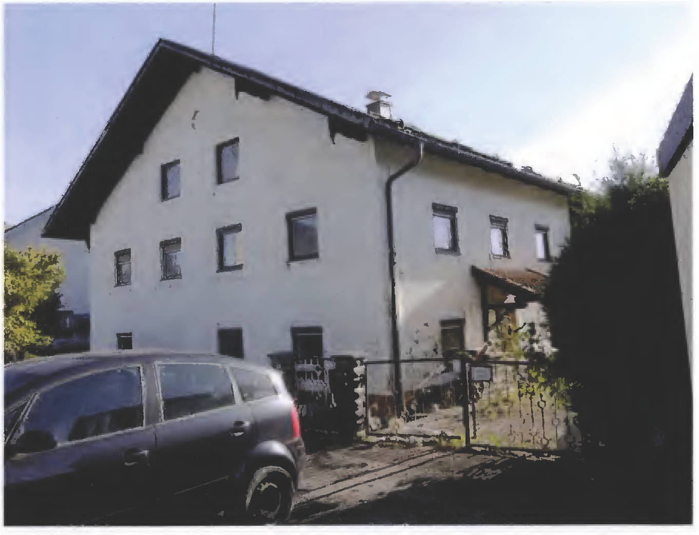 Wohnhaus mit Nebengebäuden in Trenbachstraße 8, 84478 Waldkraiburg, St. Erasmus