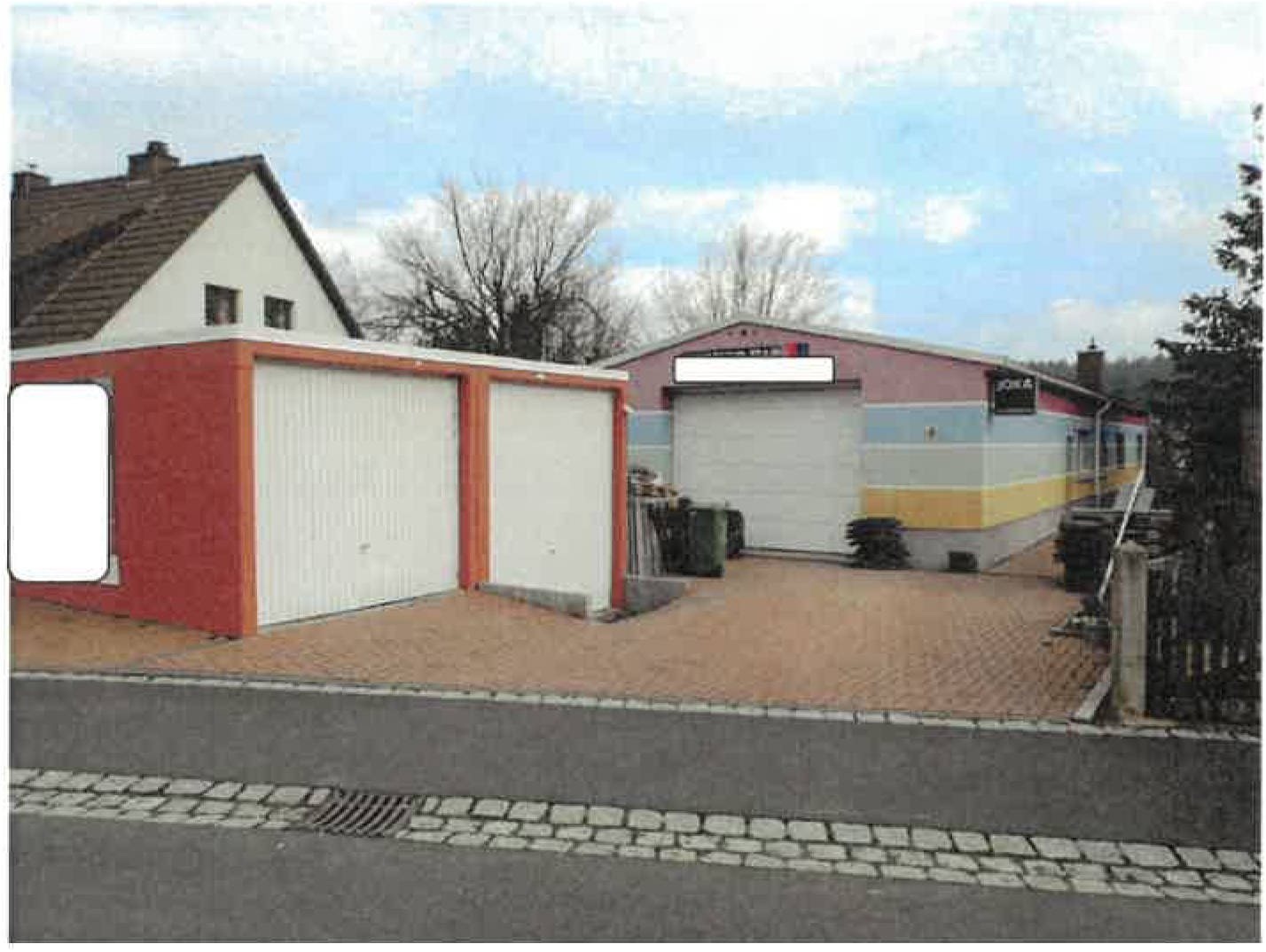 Gewerbehalle mit zwei Garagen in Sonnenblick 29, 95168 Marktleuthen - Bild 2