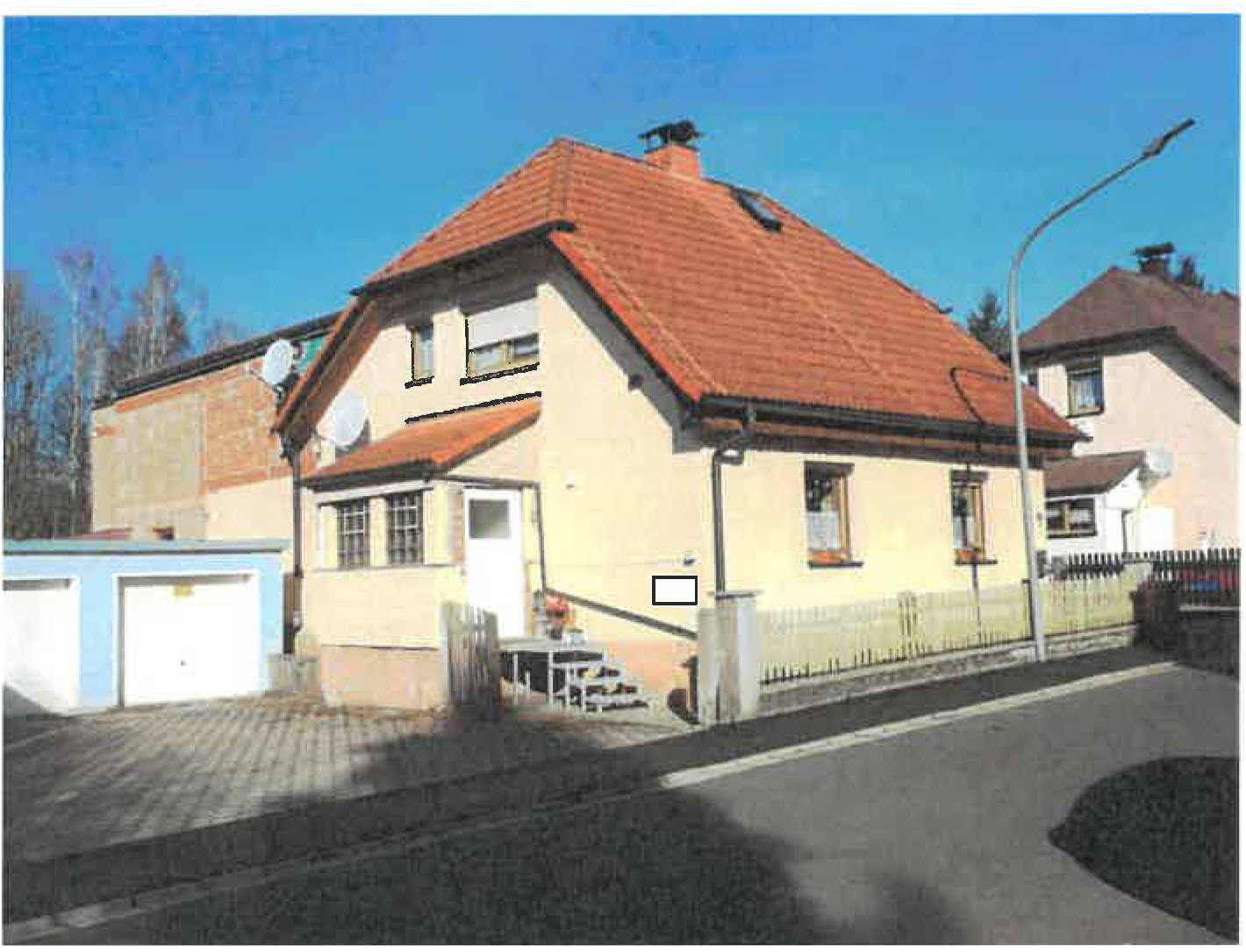 Zweifamilienwohnhaus mit Gartenhaus in Eigenheimstraße 9, 95615 Marktredwitz