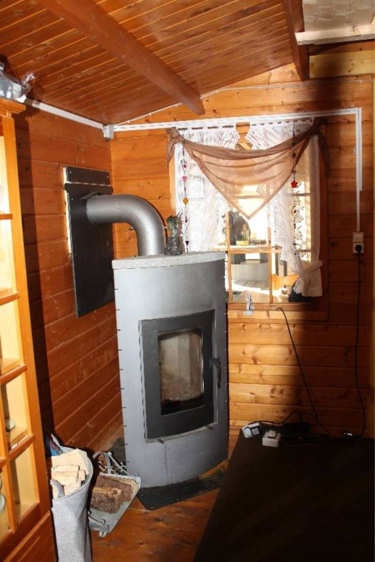 Einfamilienwohnhaus mit 4 Massiv-Garagen und Gartenhaus und Holz-Lege in Schulstraße 9, 95180 Berg - Bild 3