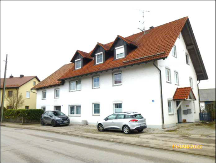 Zweifamilienhaus, Wohnhaus, Nebengebäude in Hauptstraße 73, 75, 86937 Scheuring