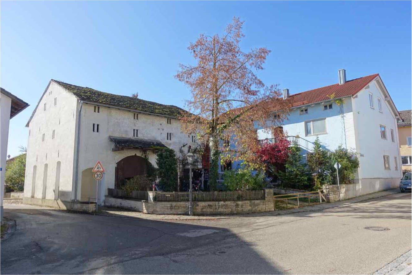 Wohnhaus, ganzes Gemeinderecht in Obere Hauptstraße 1, 91799 Langenaltheim