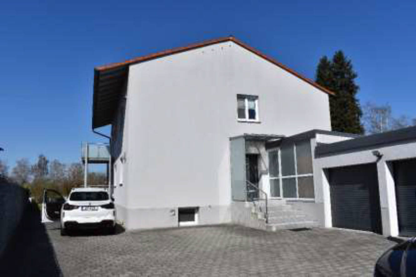 Zweifamilienhaus mit Doppelgarage u. Carport in Beilngrieser Straße 107, 85055 Ingolstadt, Oberhaunstadt - Bild 2