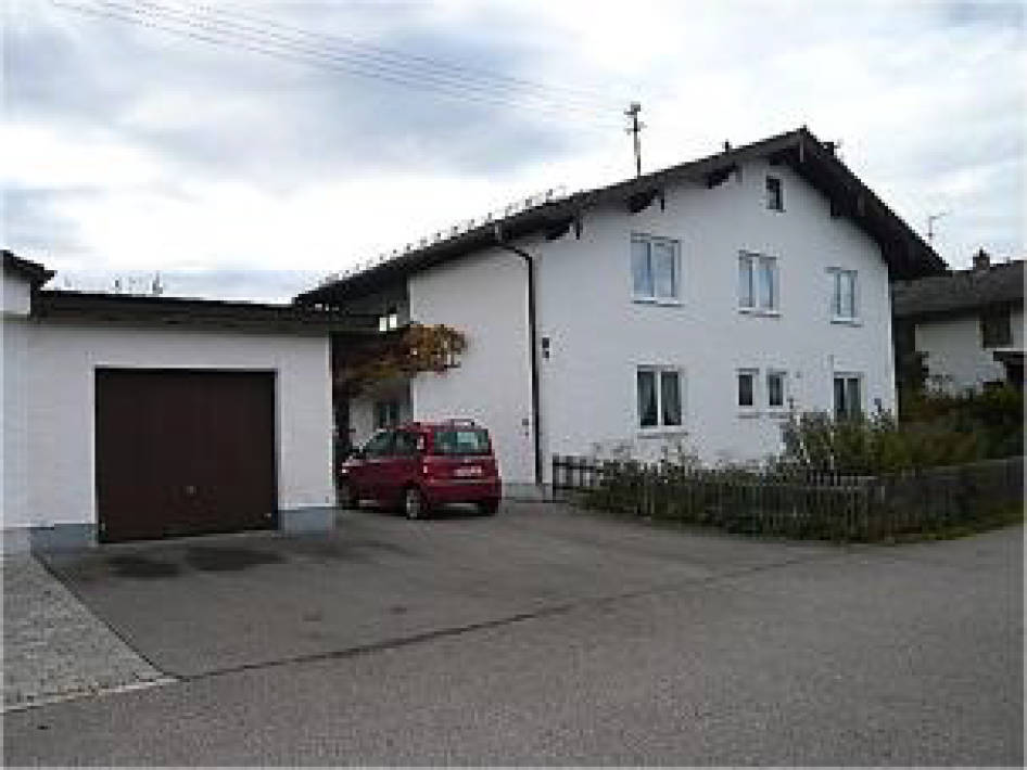 Zweifamilienhaus in Martel-Mayer-Straße 6, 83254 Breitbrunn am Chiemsee
