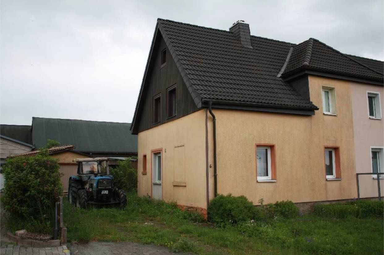 Wohnhaus, Nebengebäude, abbruchreife Garage in Geroldsgrüner Straße 6, 95131 Schwarzenbach a. Wald