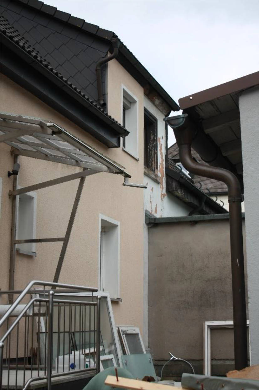 Wohnhaus, Nebengebäude, abbruchreife Garage in Geroldsgrüner Straße 6, 95131 Schwarzenbach a. Wald - Bild 2