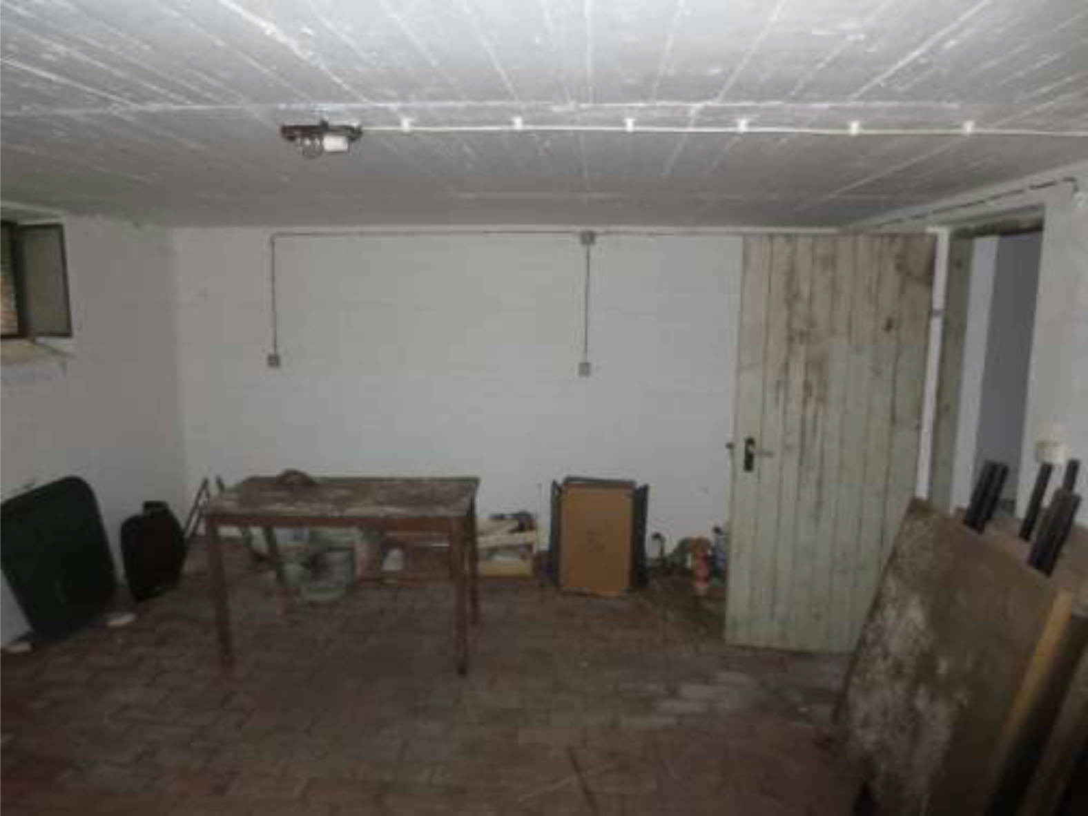 Wohnhaus mit Nebengebäude und Garagen in Emmertinger Straße 14, 84524 Neuötting, Alzgern - Bild 2