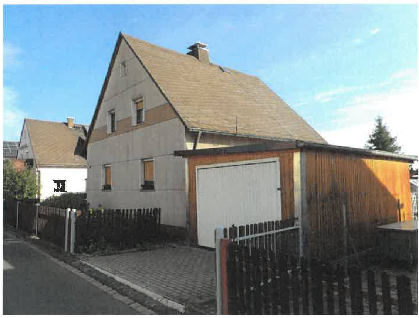 Einfamilienwohnhaus mit Massivgarage und Garage in Holzkonstruktion in Weißensteinstraße 17, 95659 Arzberg