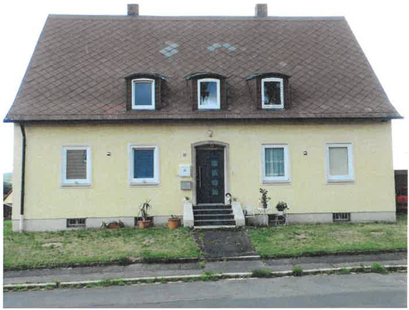 Zweifamilienwohnhaus mit Einzelgarage in Friedrichstraße 29, 95706 Schirnding