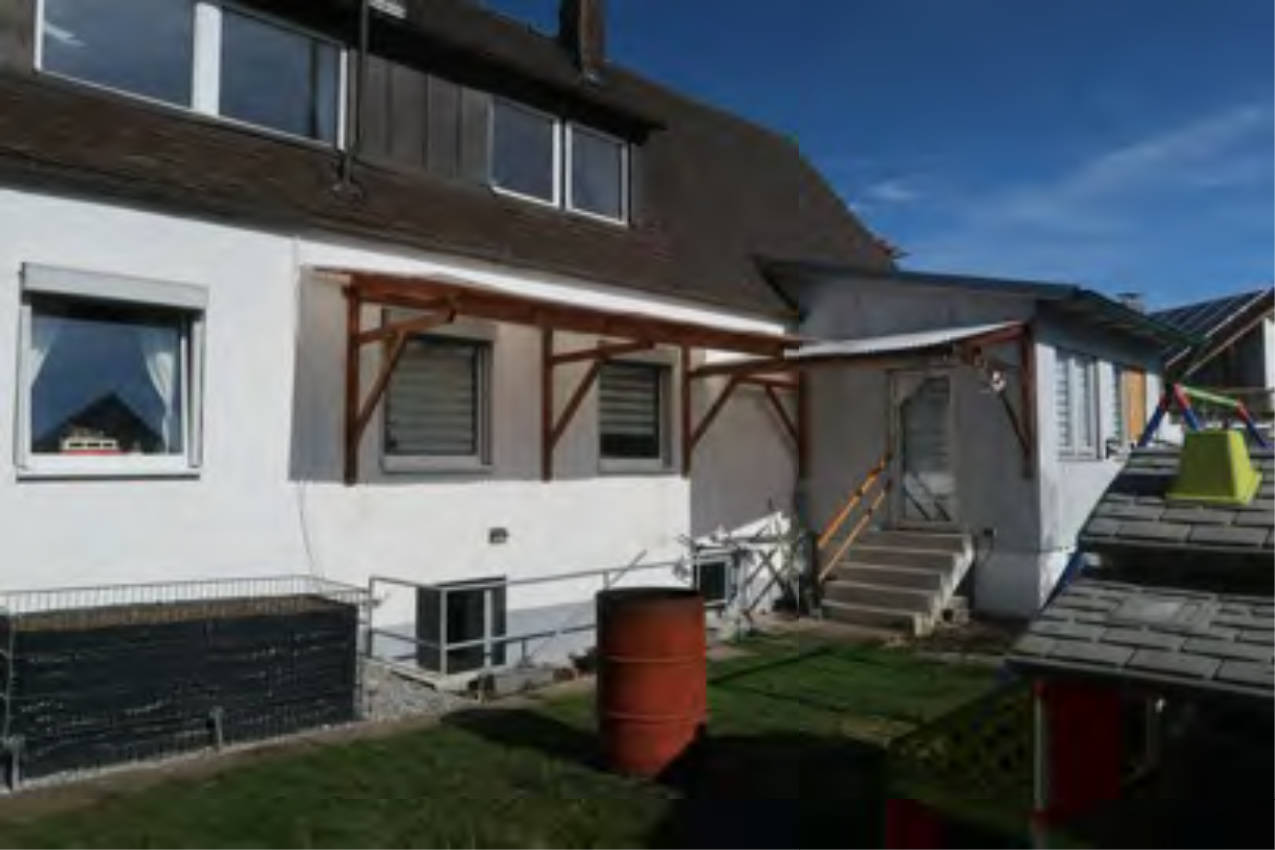 Zweifamilienhaus in Am Reiterkastell  10 1/2, 85077 Manching - Bild 2