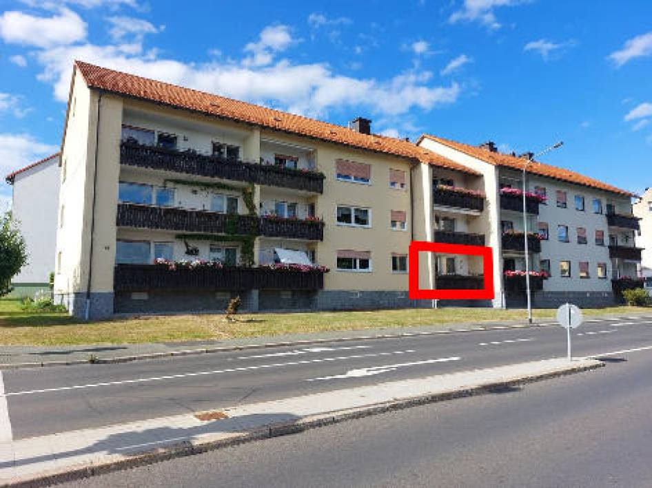 Wohnung samt Keller und Bodenkammer EG links in Mehrfamilienwohnhaus K 0042-2025 Längenauer Straße  55 und 57, 95100 Selb