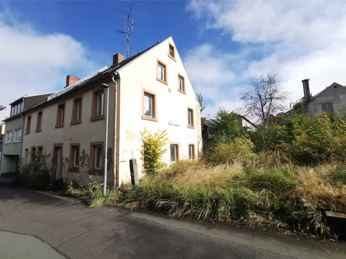 Stadt- bzw. Einfamilienhaus; unbebautes Grundstück in u. a. Untere Bergstraße 8, 95100 Selb - Bild 2