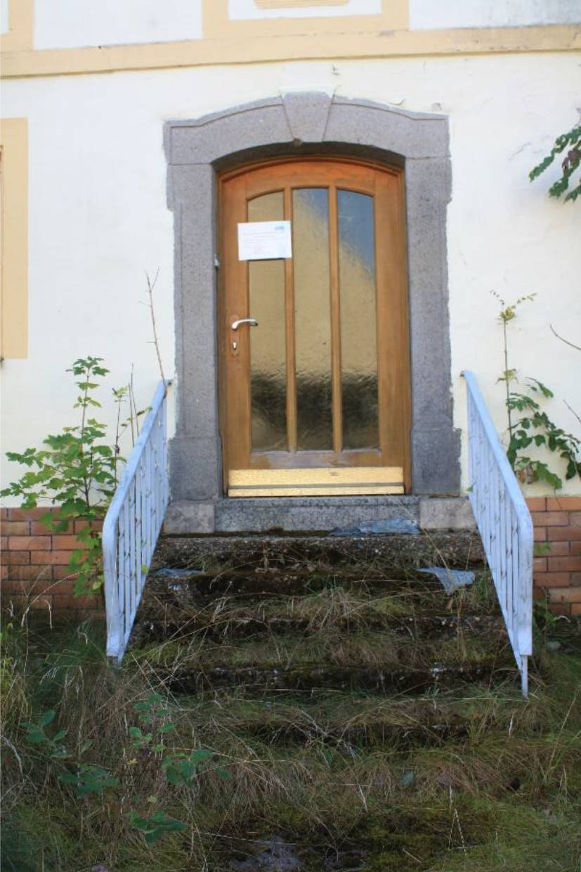 Wohnhaus + Wohnhaus mit Garage in Am Anger 9, 95659 Arzberg - Bild 2