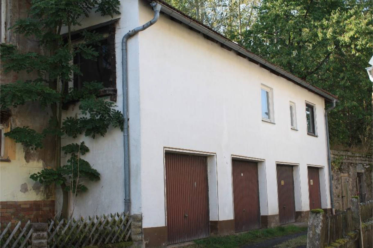 Wohnhaus + Wohnhaus mit Garage in Am Anger 9, 95659 Arzberg - Bild 3