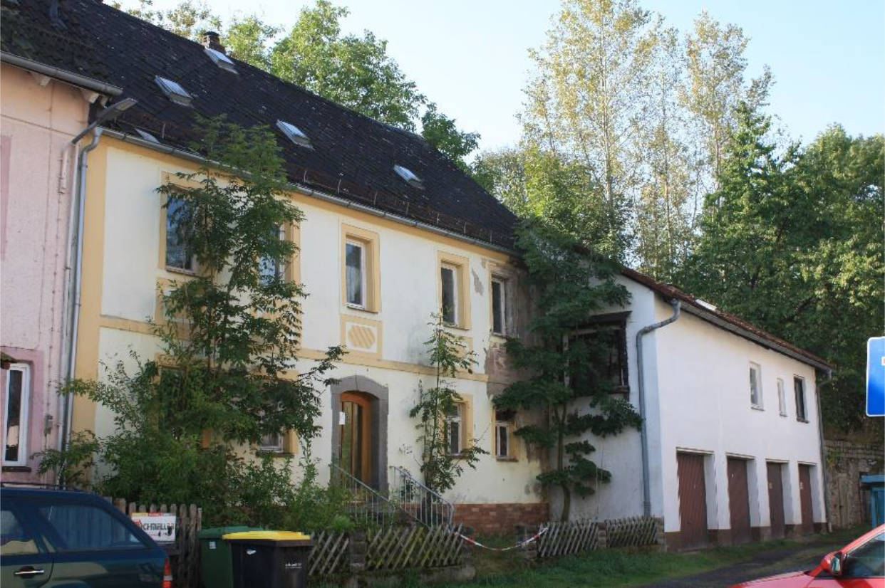 Wohnhaus + Wohnhaus mit Garage in Am Anger 9, 95659 Arzberg