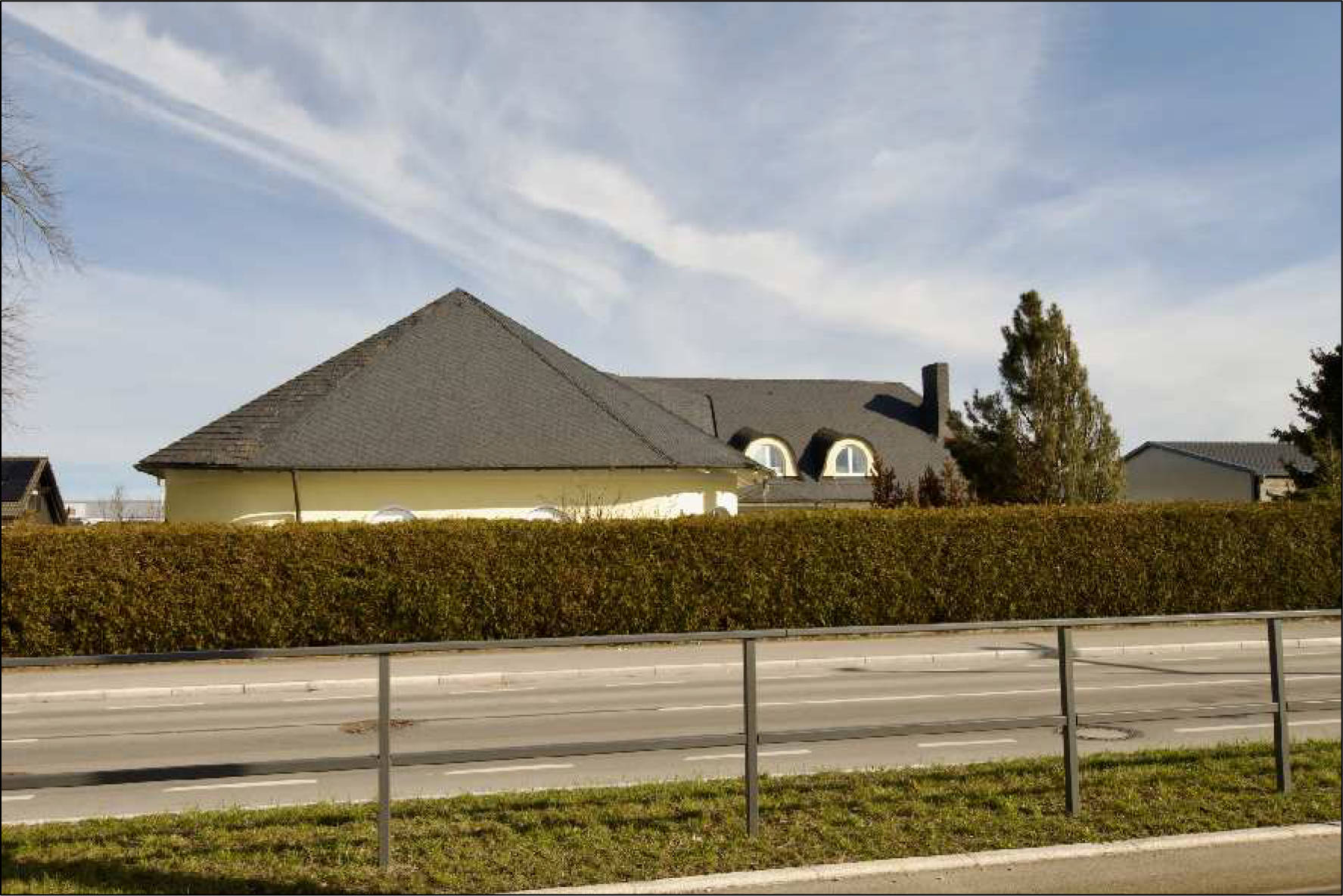 Einfamilienhaus, Gewerbeeinheit (z.B. Laden, Büro) in Guldenstraße  25, 86343 Königsbrunn