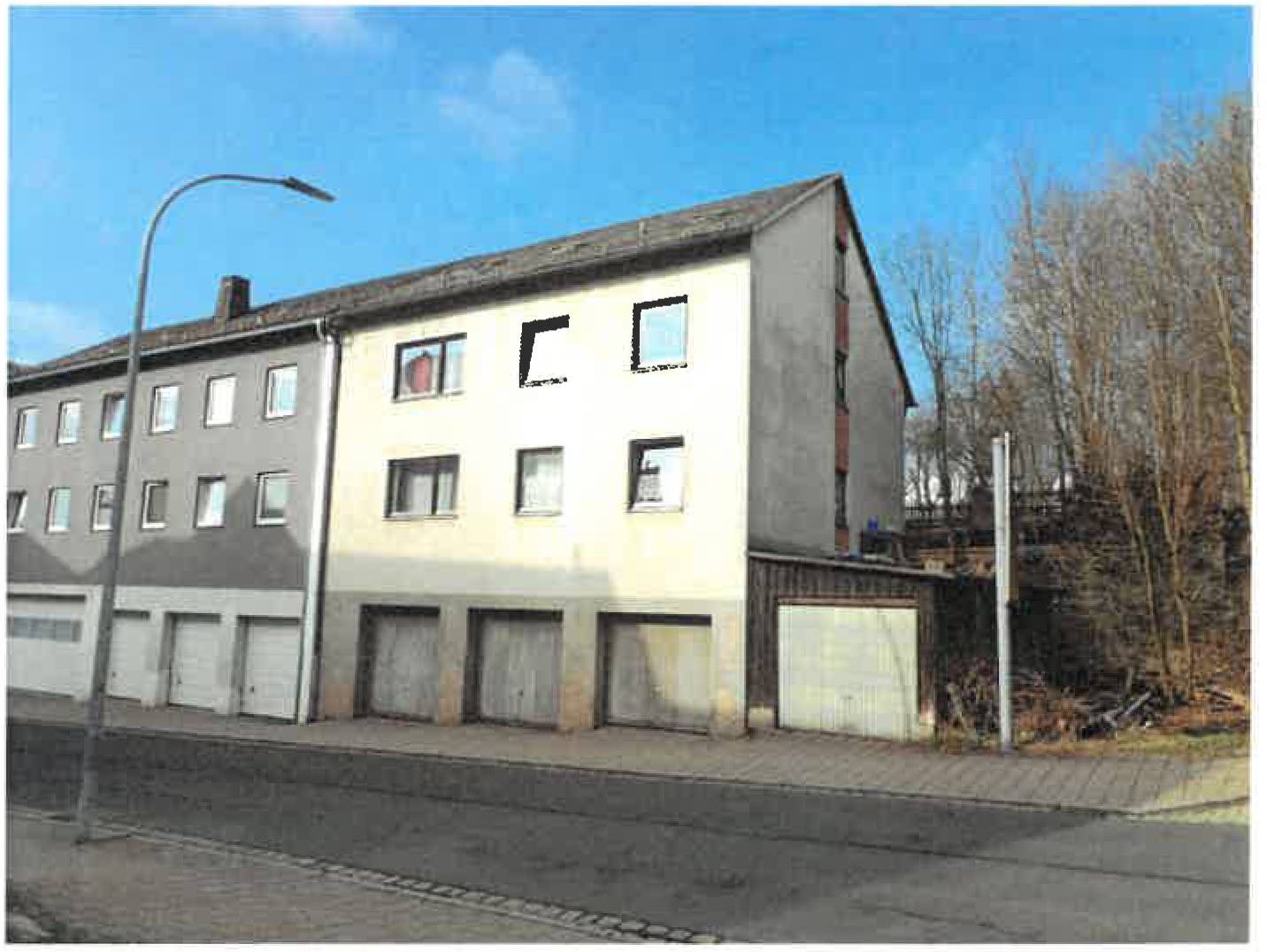 Dreifamillienwohnhaus als Doppelhaushälfte mit angebauten Schupfen in Biebersbacher Straße 7, 95632 Wunsiedel