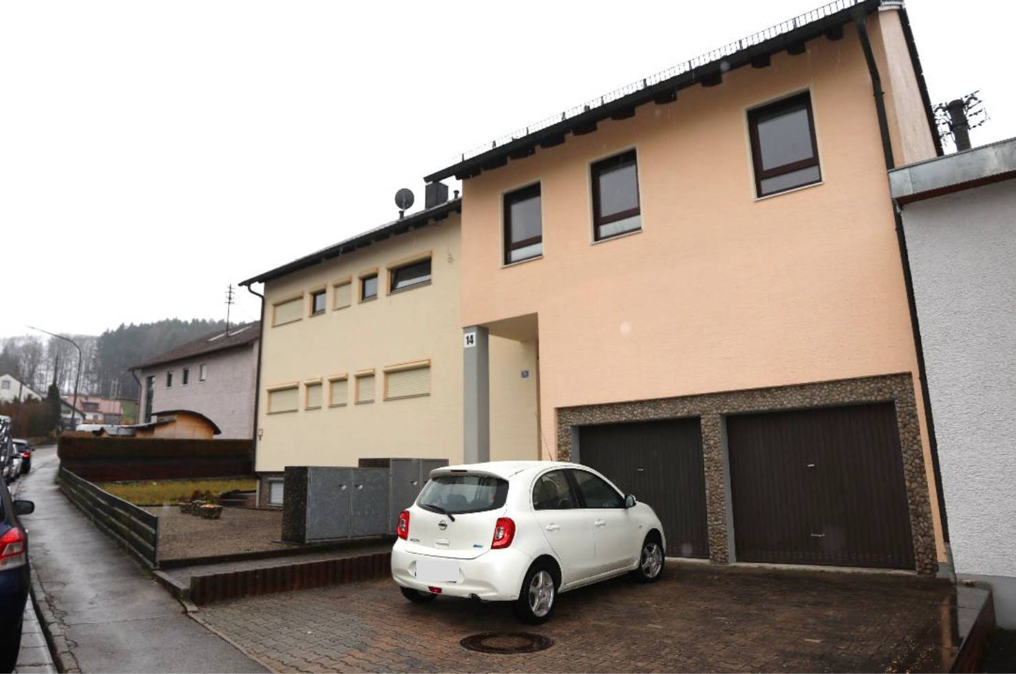 Mehrfamilienhaus, Garage in Blumenstraße 14, 86863 Langenneufnach