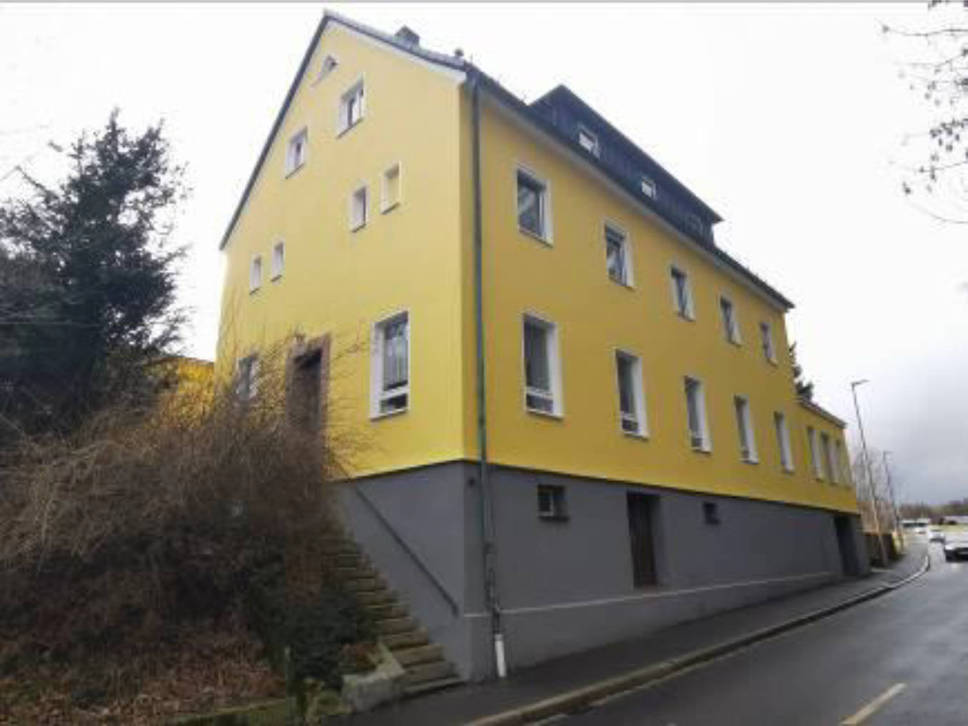 Zweifamilienwohnhaus mit Doppelgarage und Nebengebäude in Thiersheimer Straße 19, 95659 Arzberg - Bild 4